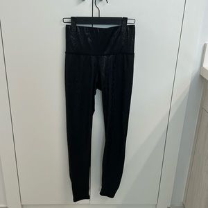 Carbon black snakeskin as 4 leggings